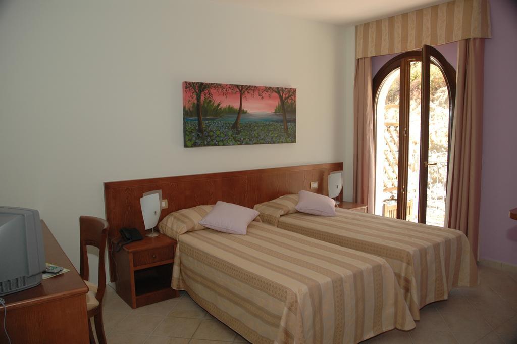 Agriturismo L'Arca Di Anna Brambilla Belvedere Marittimo Habitación foto