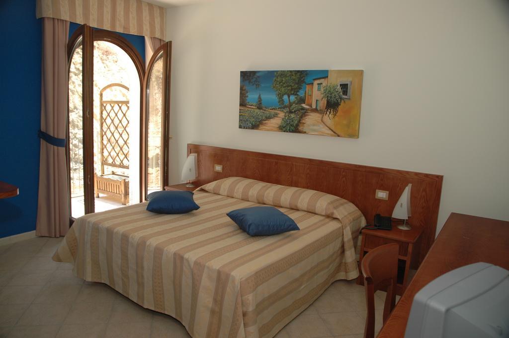 Agriturismo L'Arca Di Anna Brambilla Belvedere Marittimo Habitación foto